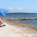Appartamento With A Parking Space Novigrad - 7017