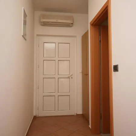 Apartamento With A Parking Space Novigrad - 7017