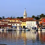 With A Parking Space Novigrad - 7017 Apartman *