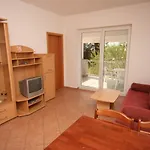 With A Parking Space Novigrad - 7017 Apartman